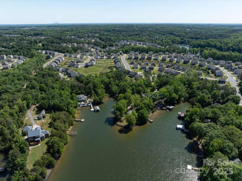 17835 Terryglass Lane, Charlotte, NC 28278.  MLS# CAR4261474, YatesRealty ID 16258. 