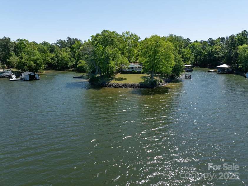 17835 Terryglass Lane, Charlotte, NC 28278.  MLS# CAR4261474, YatesRealty ID 16258. 