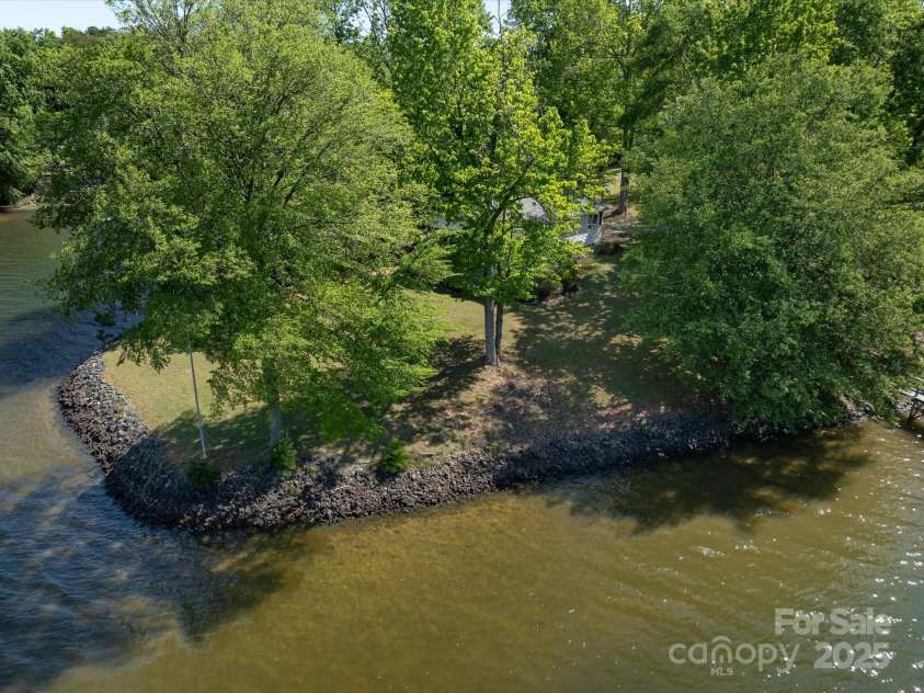 17835 Terryglass Lane, Charlotte, NC 28278.  MLS# CAR4261474, YatesRealty ID 16258. 