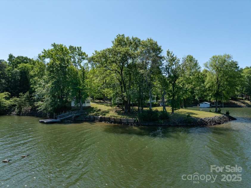 17835 Terryglass Lane, Charlotte, NC 28278.  MLS# CAR4261474, YatesRealty ID 16258. 