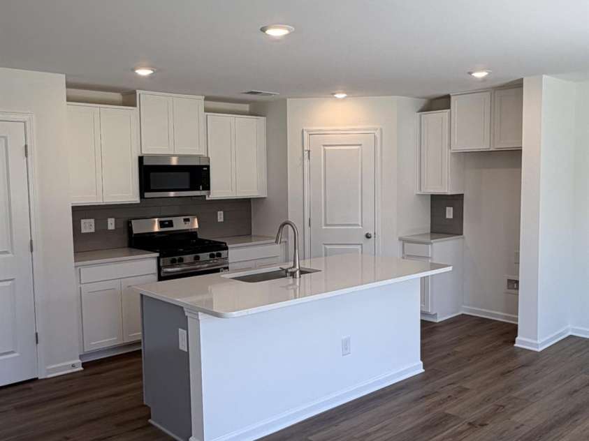 483 Sand Dunes Drive, Kannapolis, NC 28081.  MLS# CAR4375607, YatesRealty ID 16259. 