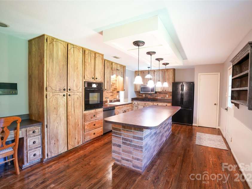 262 Rooster Cove, Brevard, NC 28712.  MLS# CAR4332799, YatesRealty ID 1626. Large kitchen with island and pantry