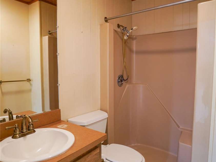 262 Rooster Cove, Brevard, NC 28712.  MLS# CAR4332799, YatesRealty ID 1626. Main level bathroom