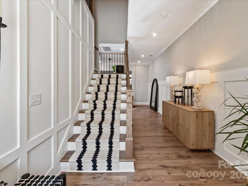 20216 Shaffer Bach Lane, Charlotte, NC 28277.  MLS# CAR4264477, YatesRealty ID 16262. Detailed Entry Hall