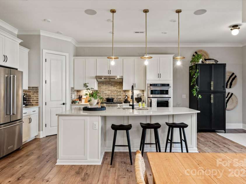 20216 Shaffer Bach Lane, Charlotte, NC 28277.  MLS# CAR4264477, YatesRealty ID 16262. Perfectly Sized Island