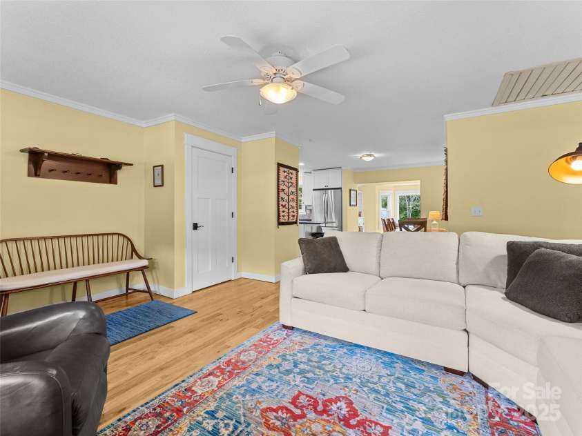 158 Fisher Road, Brevard, NC 28712.  MLS# CAR4263777, YatesRealty ID 16264. 