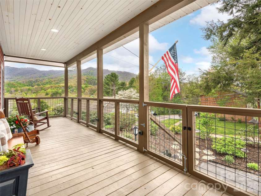 81 Boyd Avenue, Waynesville, NC 28786.  MLS# CAR4373279, YatesRealty ID 16265. 