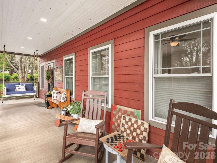 81 Boyd Avenue, Waynesville, NC 28786.  MLS# CAR4373279, YatesRealty ID 16265. 