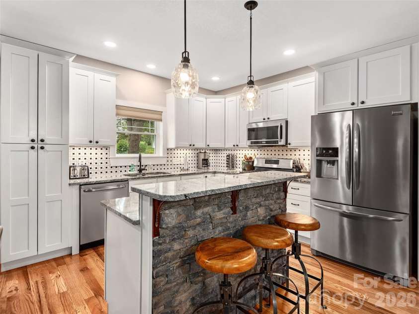 81 Boyd Avenue, Waynesville, NC 28786.  MLS# CAR4373279, YatesRealty ID 16265. 