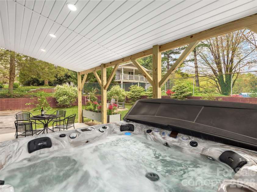 81 Boyd Avenue, Waynesville, NC 28786.  MLS# CAR4373279, YatesRealty ID 16265. 