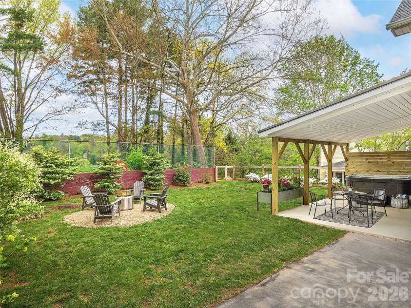 81 Boyd Avenue, Waynesville, NC 28786.  MLS# CAR4373279, YatesRealty ID 16265. 