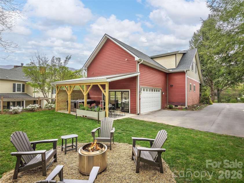 81 Boyd Avenue, Waynesville, NC 28786.  MLS# CAR4373279, YatesRealty ID 16265. 