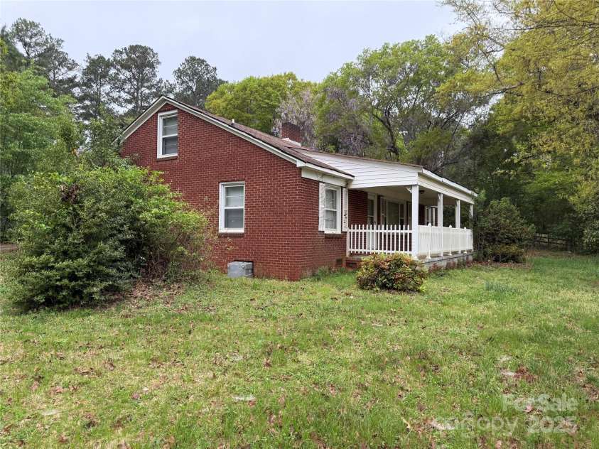 2096 Point Road, Belmont, NC 28012.  MLS# CAR4265740, YatesRealty ID 16266. 