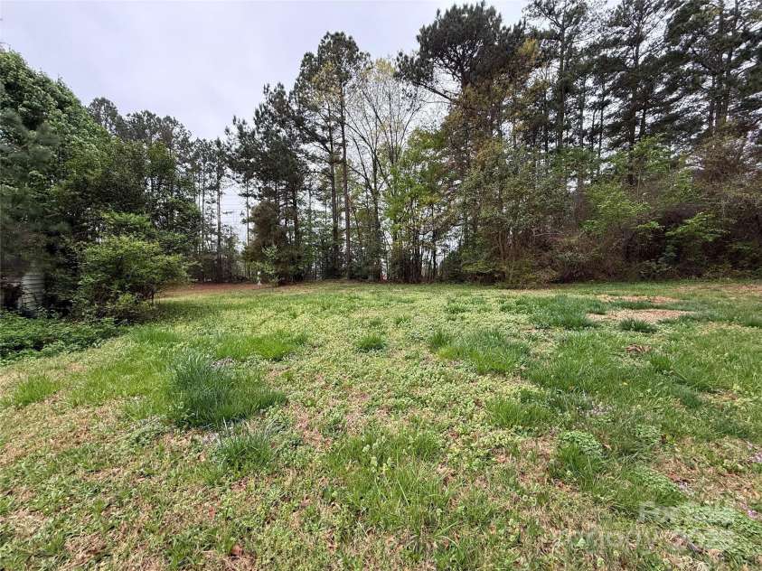 2096 Point Road, Belmont, NC 28012.  MLS# CAR4265740, YatesRealty ID 16266. 