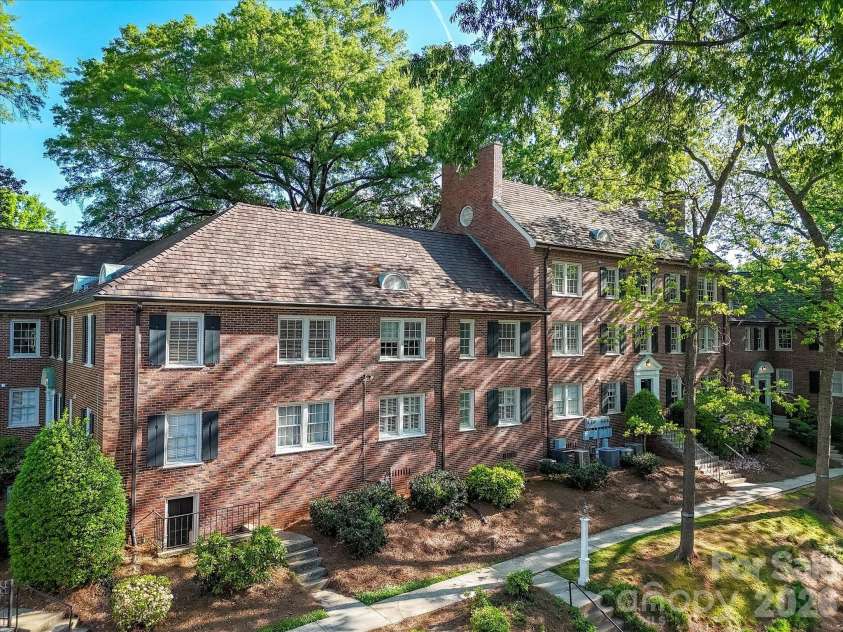 103 Laurel Avenue, Charlotte, NC 28207.  MLS# CAR4369312, YatesRealty ID 16267. Exterior view
