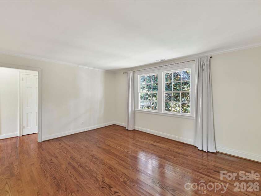 103 Laurel Avenue, Charlotte, NC 28207.  MLS# CAR4369312, YatesRealty ID 16267. Living room