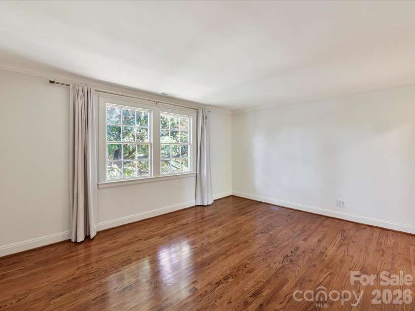 103 Laurel Avenue, Charlotte, NC 28207.  MLS# CAR4369312, YatesRealty ID 16267. Living room