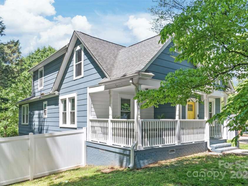 219 Lee Street, Fort Mill, SC 29715.  MLS# CAR4257682, YatesRealty ID 16267. Fully renovated and ready for modern living. Updated plumbing, electrical, and HVAC means peace of mind for years to come.
