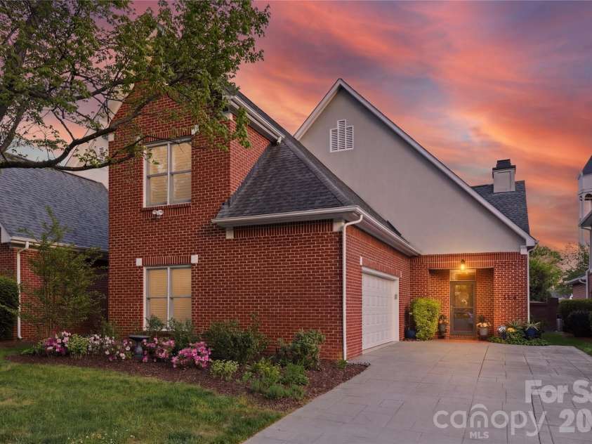 4118 Sharon Commons Lane, Charlotte, NC 28210.  MLS# CAR4366984, YatesRealty ID 16269. 
