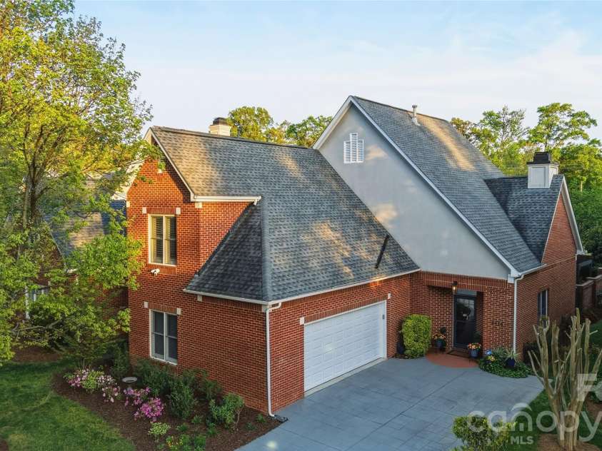 4118 Sharon Commons Lane, Charlotte, NC 28210.  MLS# CAR4366984, YatesRealty ID 16269. 