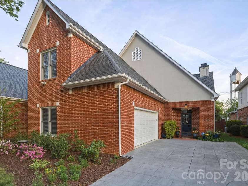 4118 Sharon Commons Lane, Charlotte, NC 28210.  MLS# CAR4366984, YatesRealty ID 16269. 