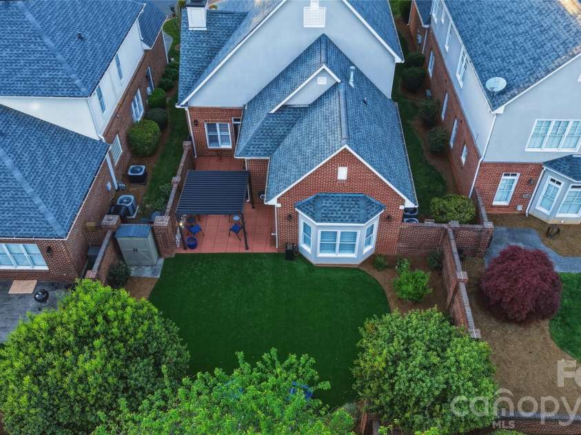 4118 Sharon Commons Lane, Charlotte, NC 28210.  MLS# CAR4366984, YatesRealty ID 16269. 