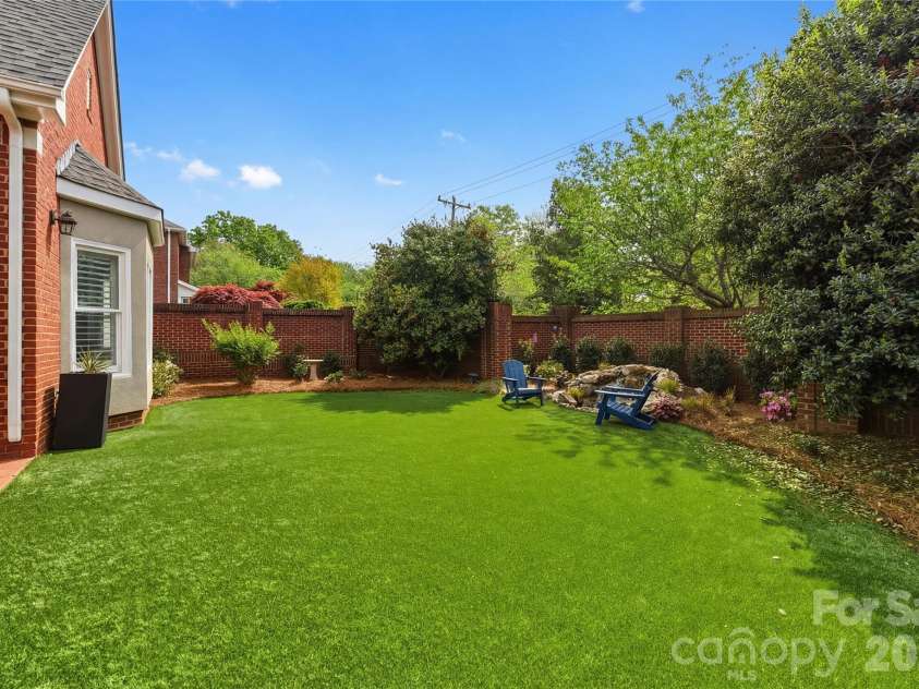 4118 Sharon Commons Lane, Charlotte, NC 28210.  MLS# CAR4366984, YatesRealty ID 16269. 