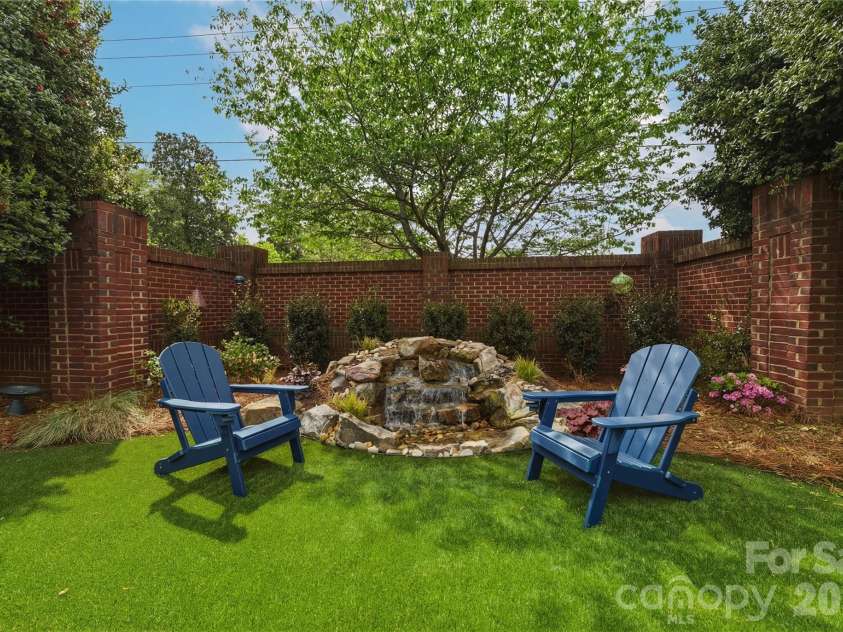 4118 Sharon Commons Lane, Charlotte, NC 28210.  MLS# CAR4366984, YatesRealty ID 16269. 