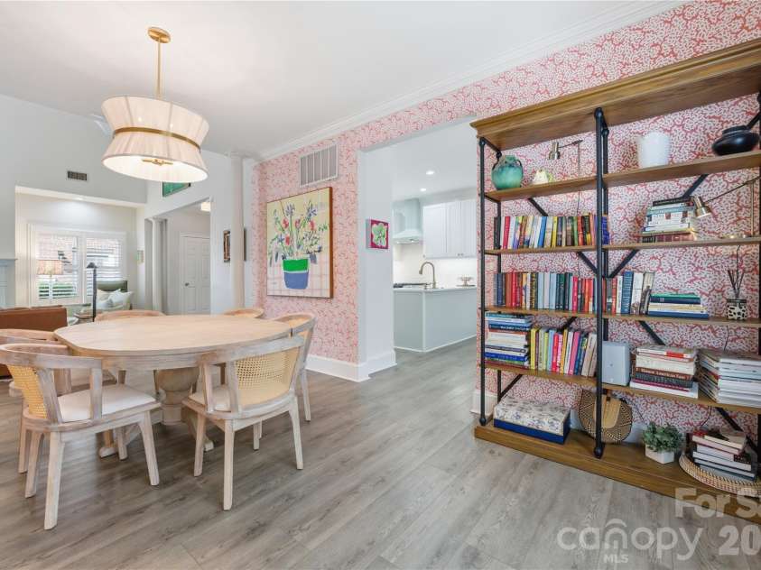 4118 Sharon Commons Lane, Charlotte, NC 28210.  MLS# CAR4366984, YatesRealty ID 16269. 