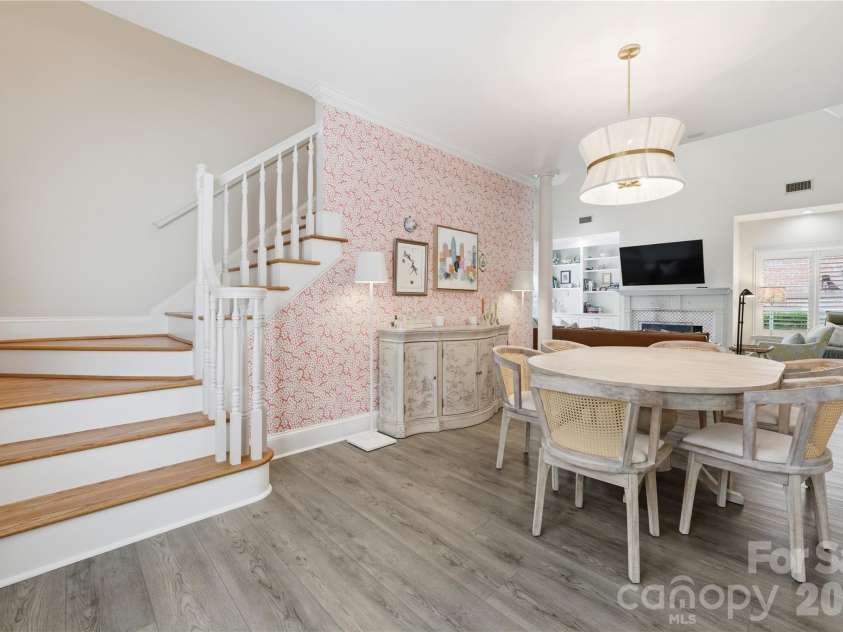 4118 Sharon Commons Lane, Charlotte, NC 28210.  MLS# CAR4366984, YatesRealty ID 16269. 