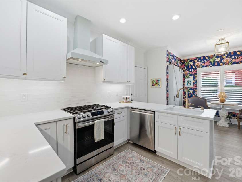 4118 Sharon Commons Lane, Charlotte, NC 28210.  MLS# CAR4366984, YatesRealty ID 16269. 