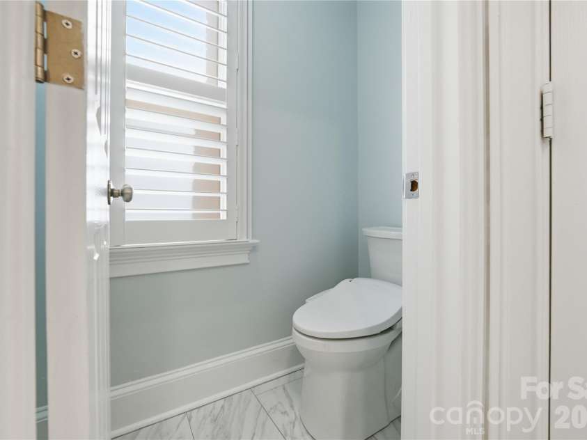 4118 Sharon Commons Lane, Charlotte, NC 28210.  MLS# CAR4366984, YatesRealty ID 16269. 