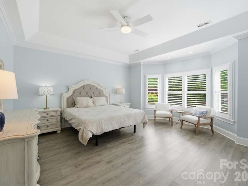 4118 Sharon Commons Lane, Charlotte, NC 28210.  MLS# CAR4366984, YatesRealty ID 16269. 