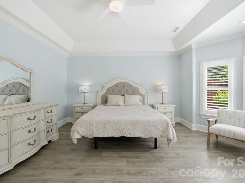 4118 Sharon Commons Lane, Charlotte, NC 28210.  MLS# CAR4366984, YatesRealty ID 16269. 
