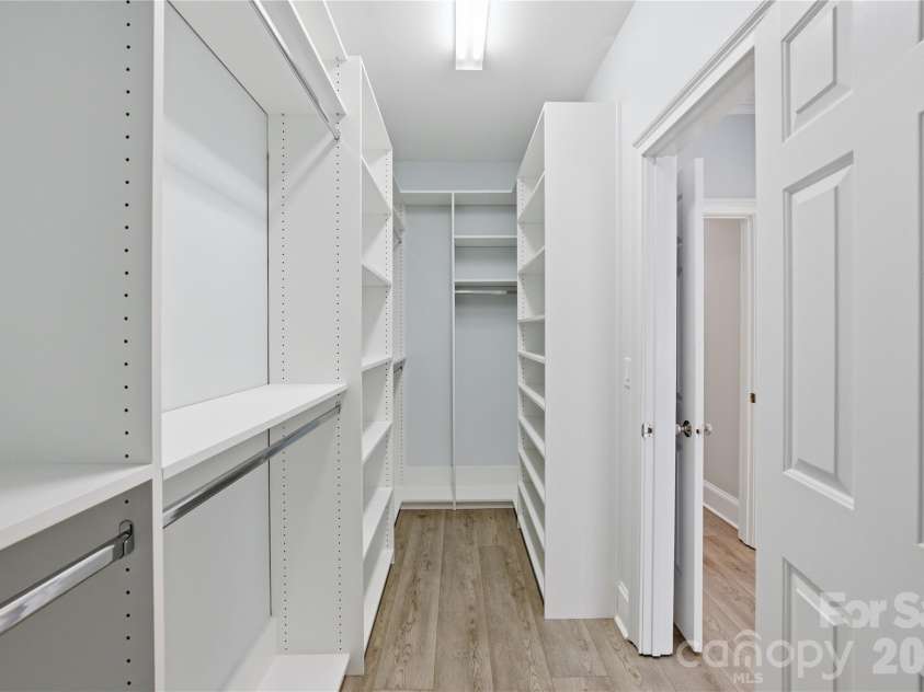 4118 Sharon Commons Lane, Charlotte, NC 28210.  MLS# CAR4366984, YatesRealty ID 16269. 
