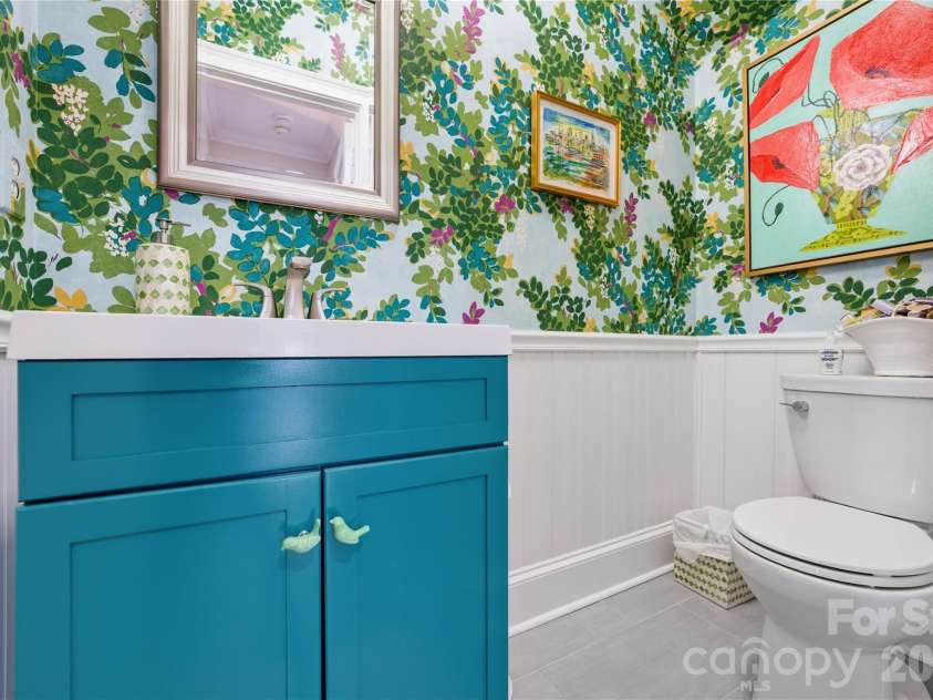 4118 Sharon Commons Lane, Charlotte, NC 28210.  MLS# CAR4366984, YatesRealty ID 16269. 