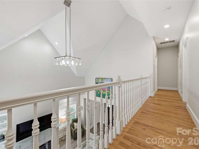 4118 Sharon Commons Lane, Charlotte, NC 28210.  MLS# CAR4366984, YatesRealty ID 16269. 