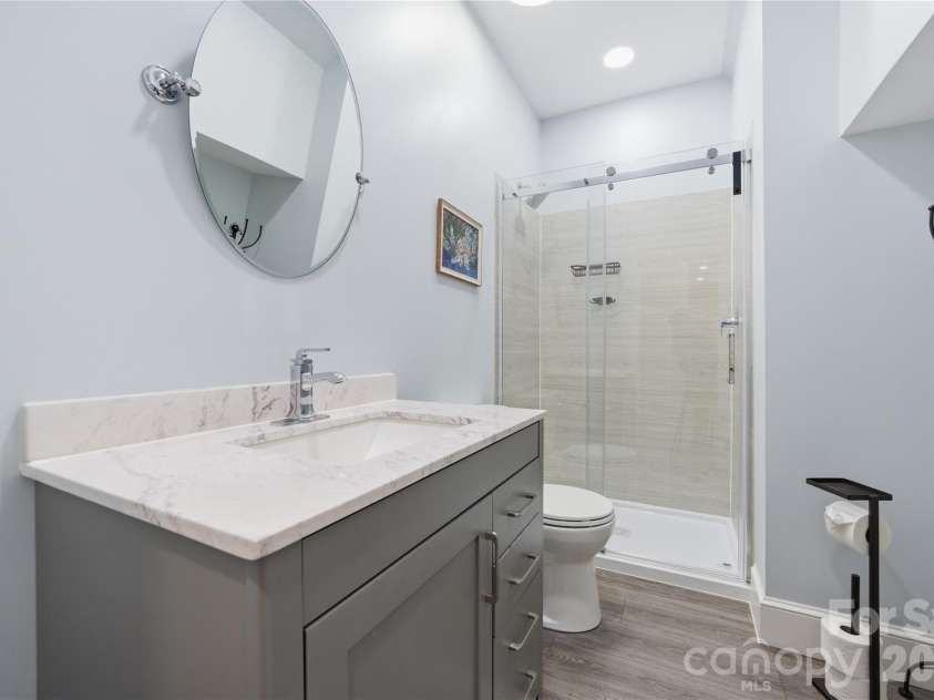 4118 Sharon Commons Lane, Charlotte, NC 28210.  MLS# CAR4366984, YatesRealty ID 16269. 