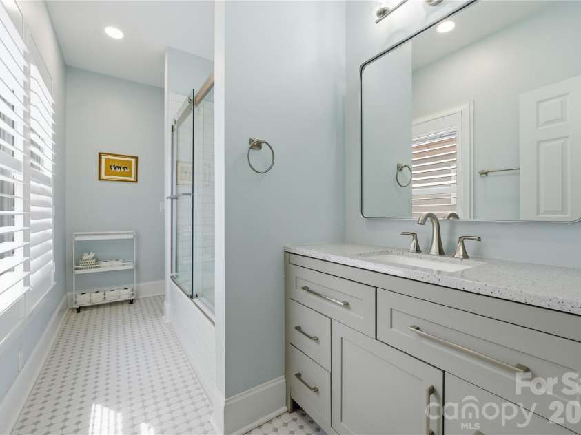 4118 Sharon Commons Lane, Charlotte, NC 28210.  MLS# CAR4366984, YatesRealty ID 16269. 