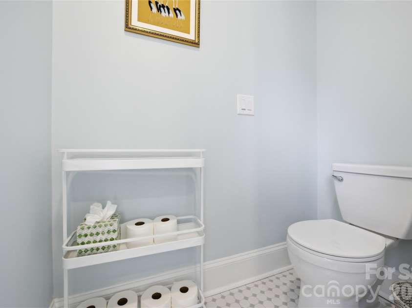 4118 Sharon Commons Lane, Charlotte, NC 28210.  MLS# CAR4366984, YatesRealty ID 16269. 