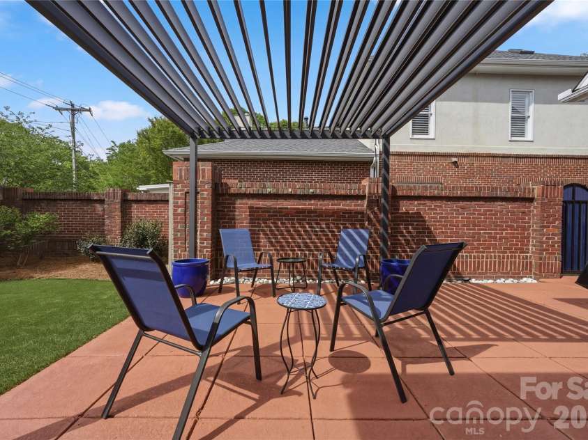 4118 Sharon Commons Lane, Charlotte, NC 28210.  MLS# CAR4366984, YatesRealty ID 16269. 