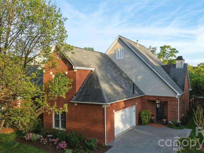 4118 Sharon Commons Lane, Charlotte, NC 28210.  MLS# CAR4366984, YatesRealty ID 16269. 