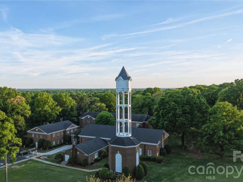 4118 Sharon Commons Lane, Charlotte, NC 28210.  MLS# CAR4366984, YatesRealty ID 16269. 
