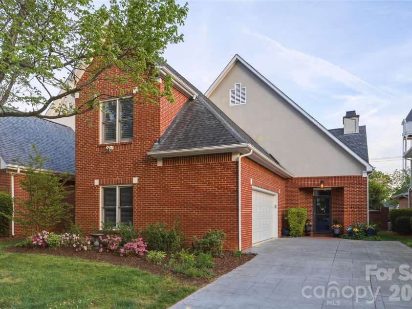 4118 Sharon Commons Lane, Charlotte, NC 28210.  MLS# CAR4366984, YatesRealty ID 16269. 