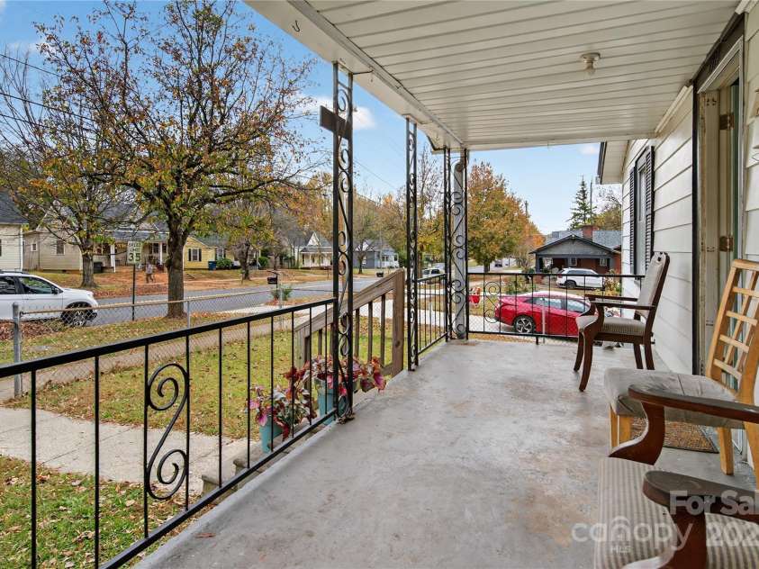 1114 Wilson W Lee Boulevard, Statesville, NC 28677.  MLS# CAR4322485, YatesRealty ID 1627. 