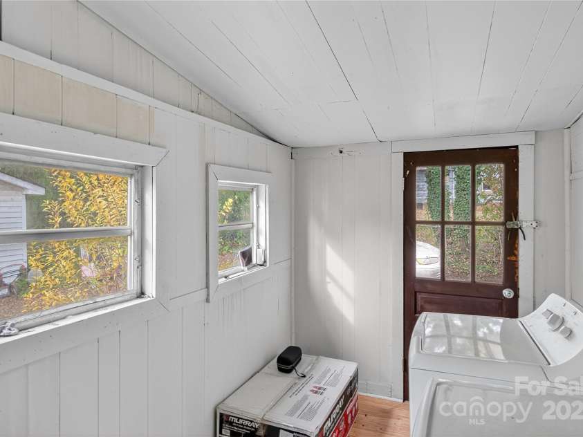 1114 Wilson W Lee Boulevard, Statesville, NC 28677.  MLS# CAR4322485, YatesRealty ID 1627. 