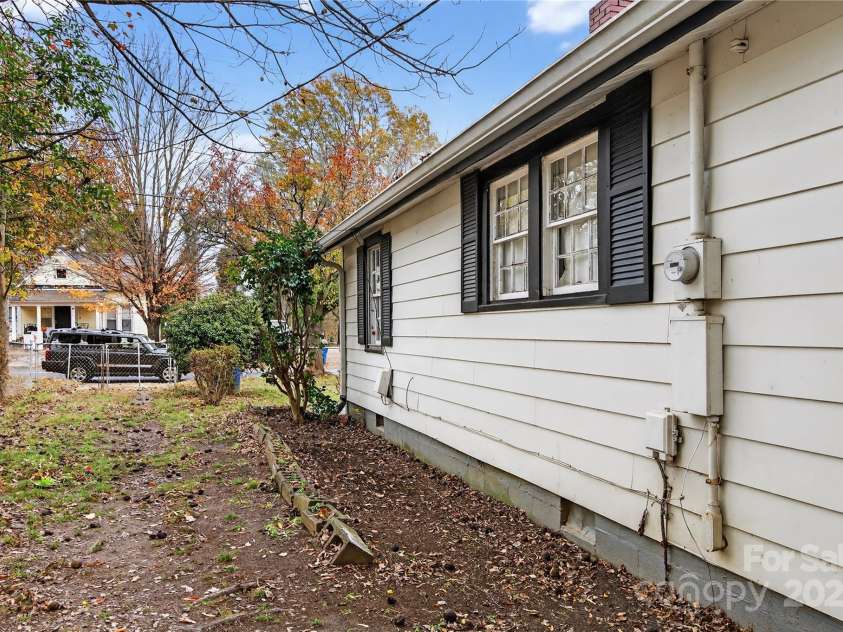 1114 Wilson W Lee Boulevard, Statesville, NC 28677.  MLS# CAR4322485, YatesRealty ID 1627. 