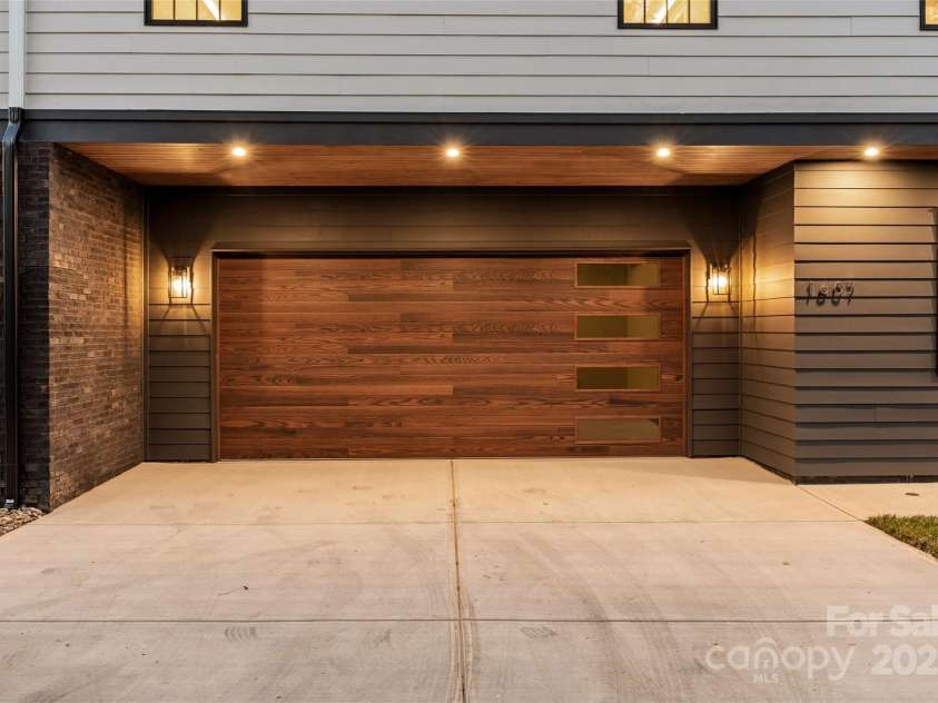 1607 Tippah Park Court, Charlotte, NC 28205.  MLS# CAR4334543, YatesRealty ID 16271. Garage