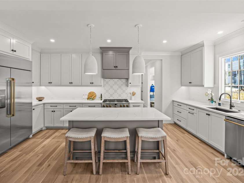 1607 Tippah Park Court, Charlotte, NC 28205.  MLS# CAR4334543, YatesRealty ID 16271. Kitchen