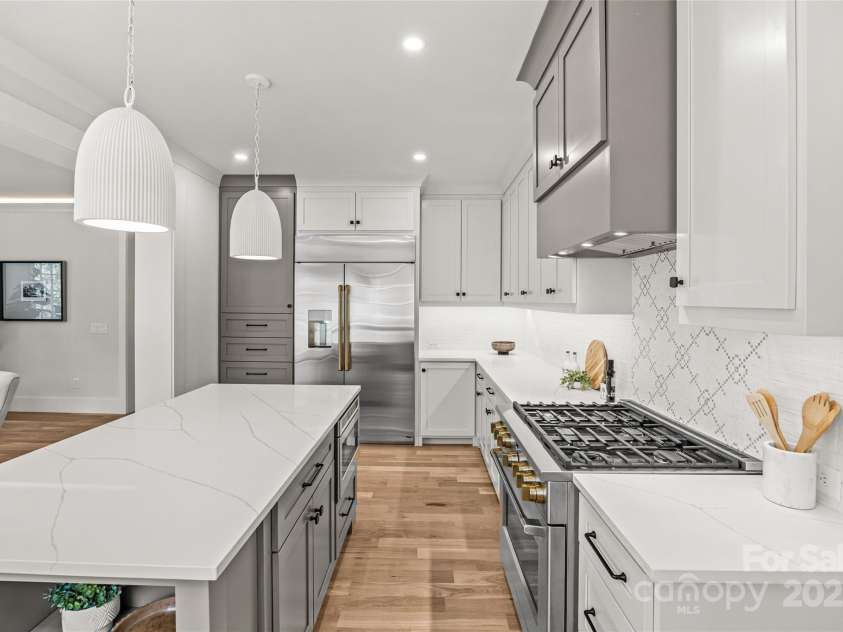 1607 Tippah Park Court, Charlotte, NC 28205.  MLS# CAR4334543, YatesRealty ID 16271. Kitchen